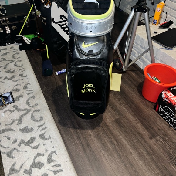 Nike vapor bag hard to find . In great shape selling on e Bay for $1500 - Picture 4 of 5